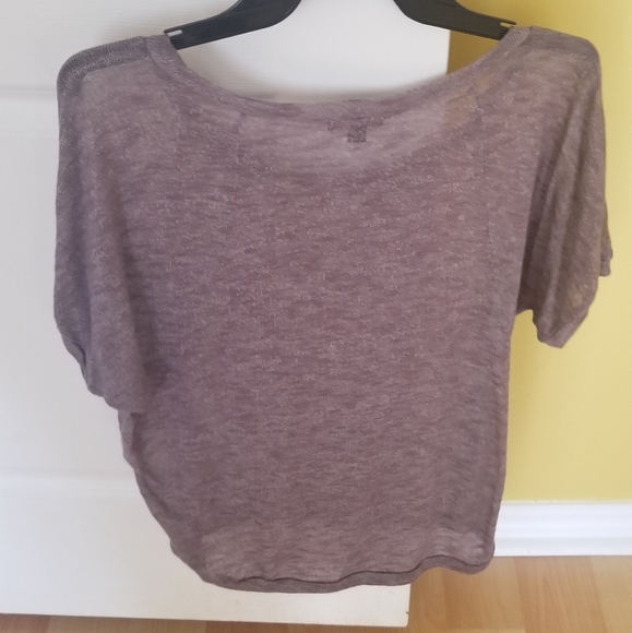 Light weight short sleeve top - Picture 3 of 3